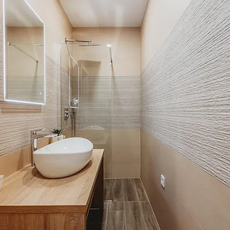 Four Elements - Water & Earth アパート