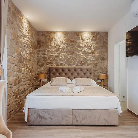 Four Elements - Water & Earth Apartment *